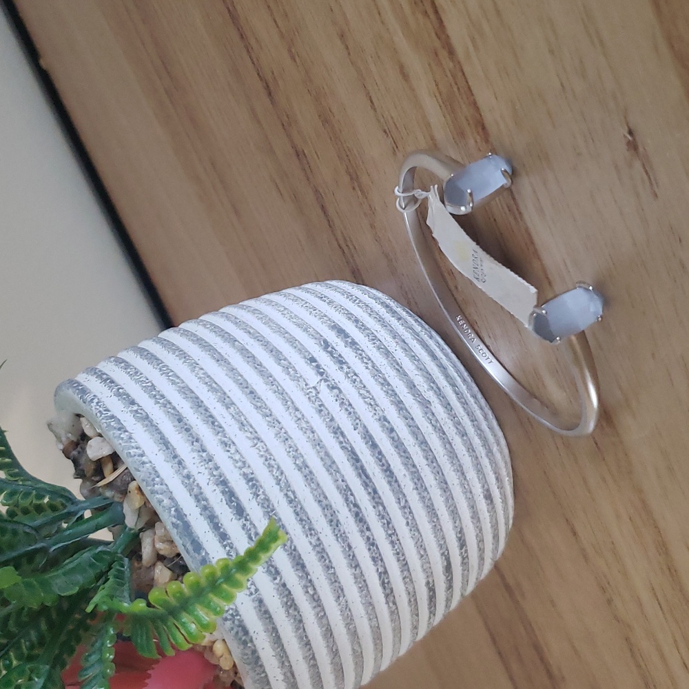 KENDRA SCOTT NWT Edie Cuff Bangle O/S